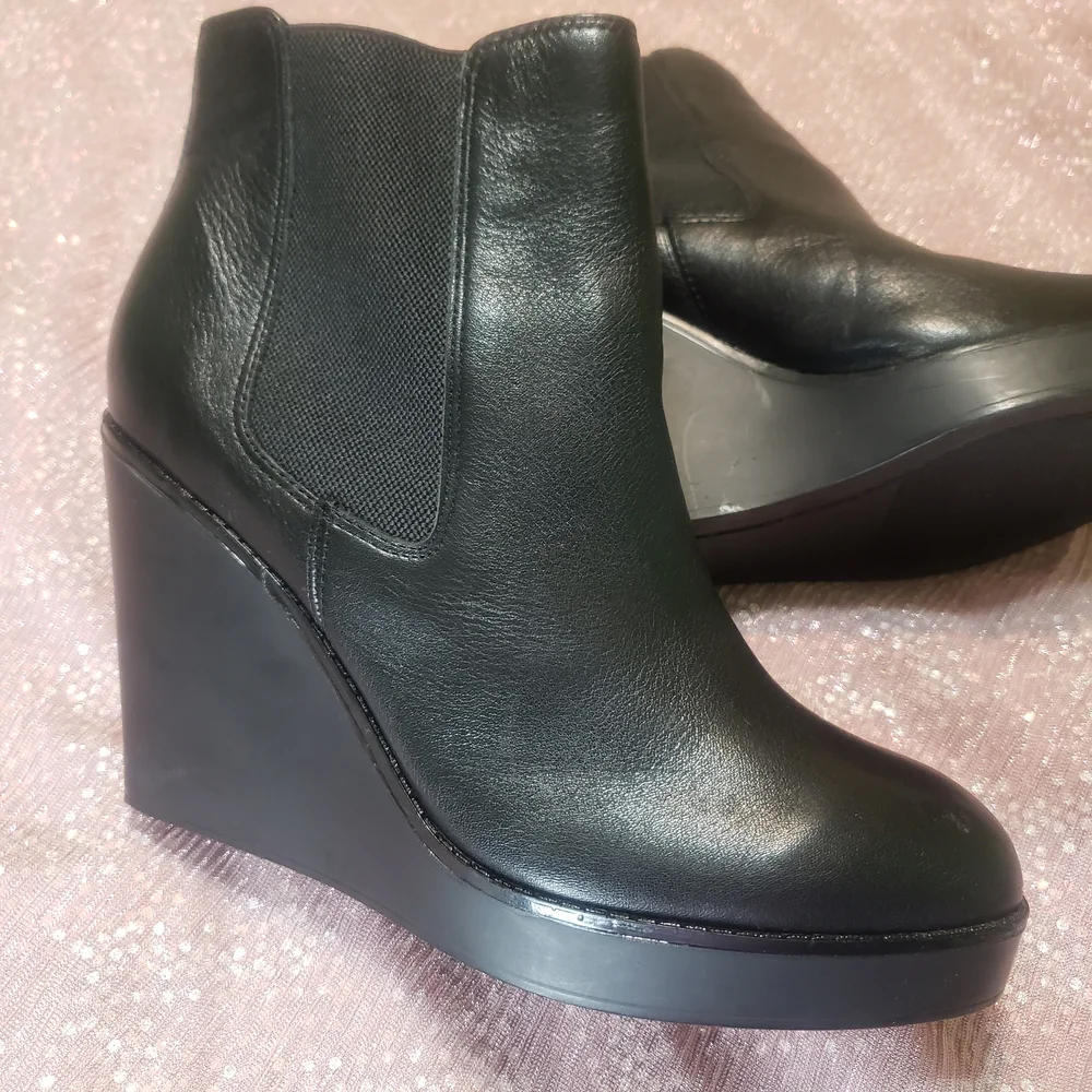 ALDO Black Leather Platform Wedge Chelsea Ankle Boots - Size 7